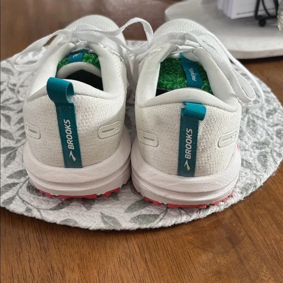 Ladies Brooks Revel 6 sneakers - Picture 4 of 9